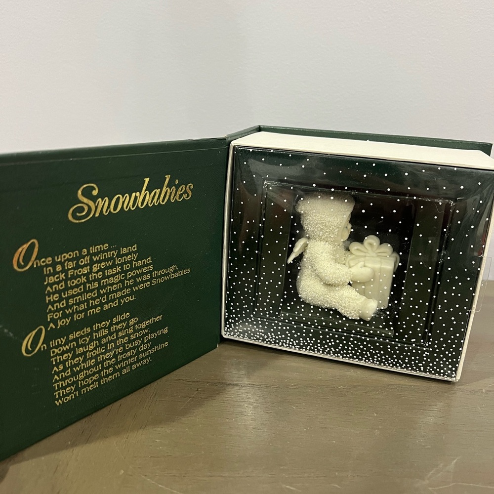 Department 56 Winter Tales of the Snowbabies “Can I Open It Now?”